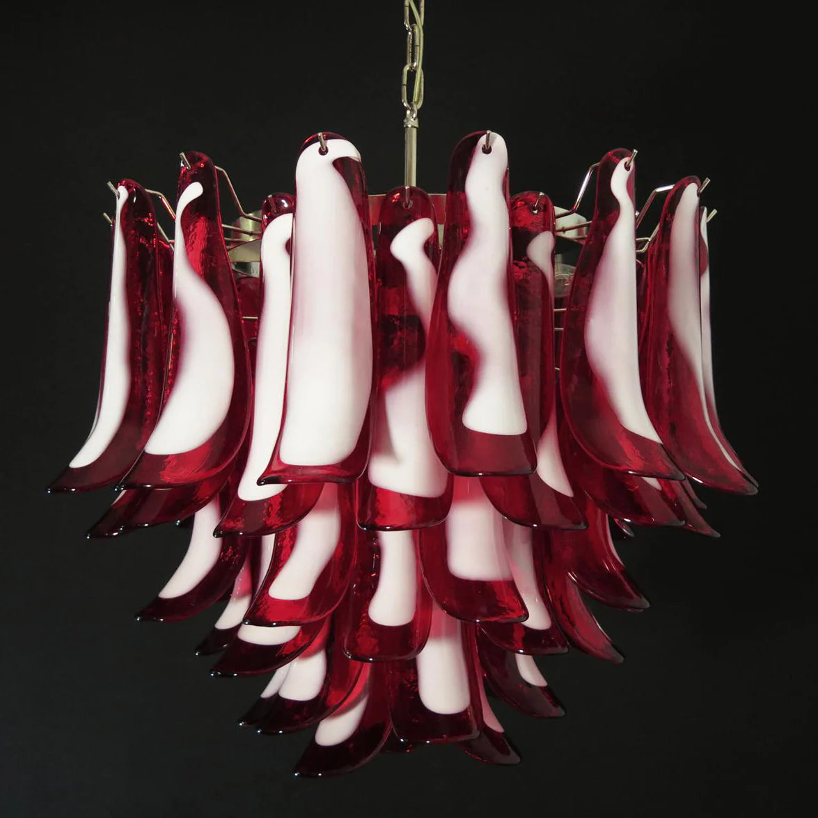 Candelabro vintage de cristal rojo de Murano con pétalos