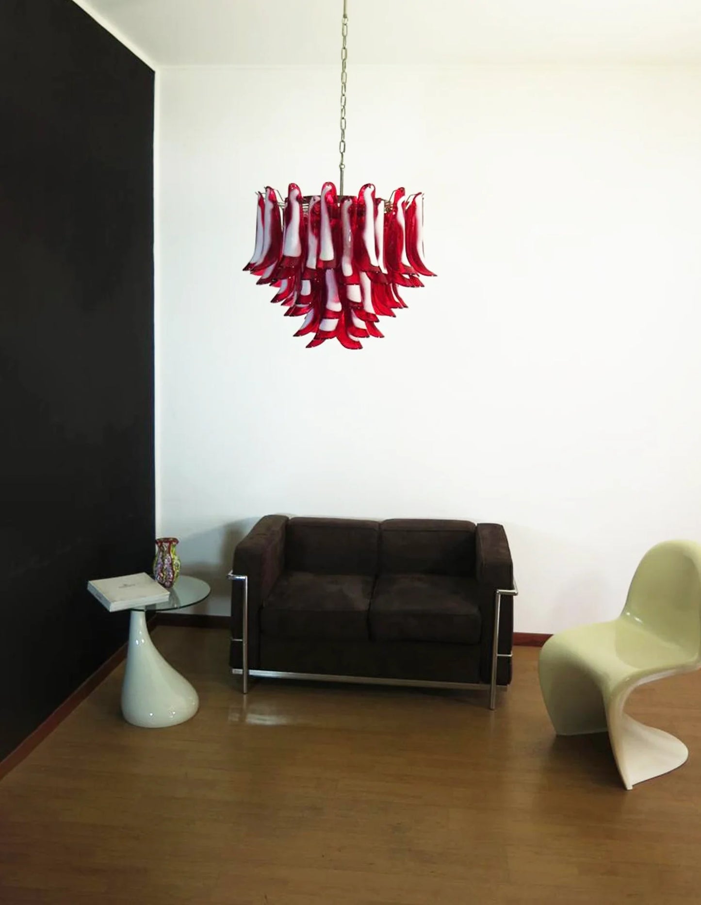 Candelabro vintage de cristal rojo de Murano con pétalos