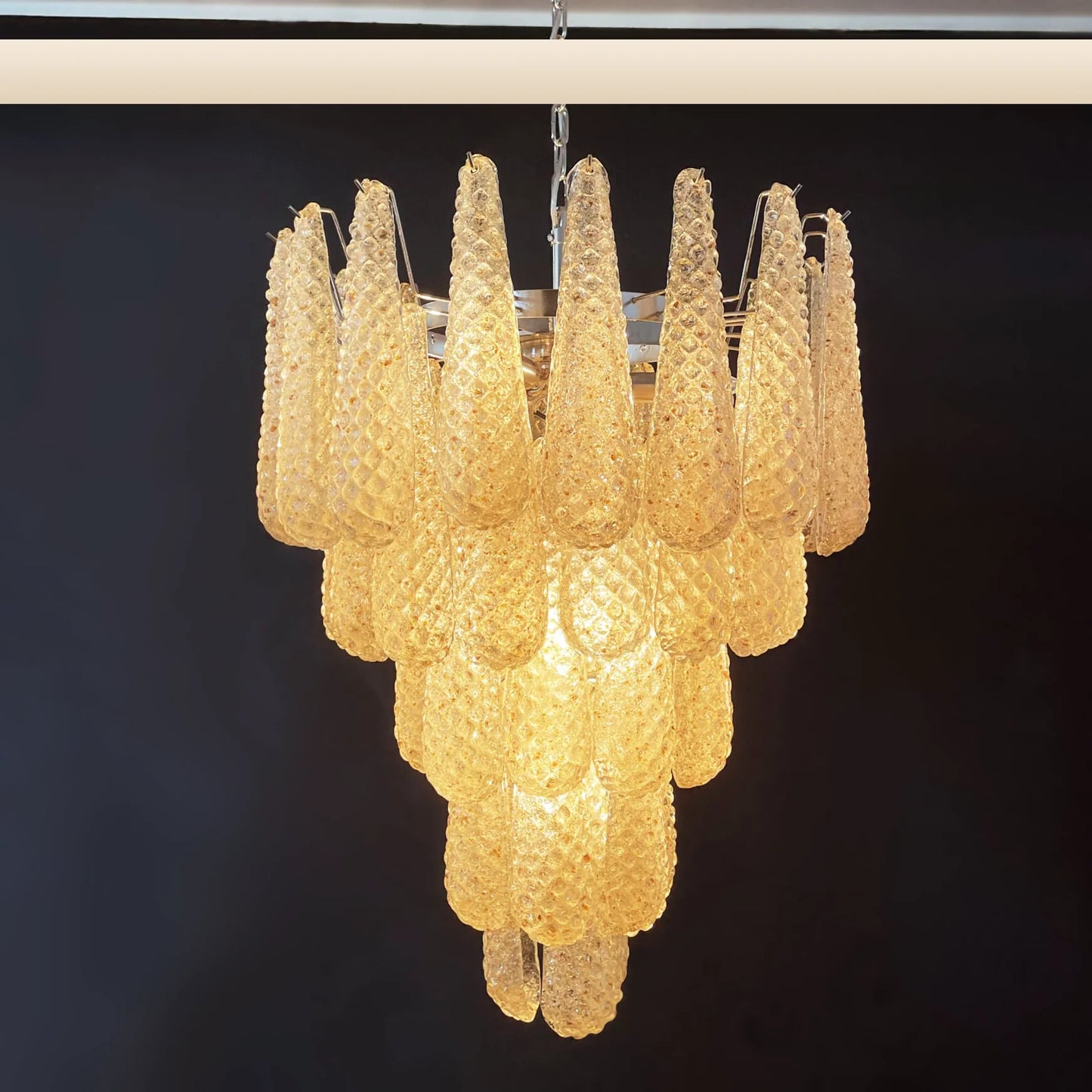 Lámpara de araña con colgantes de pétalos de cristal de Murano ámbar vintage