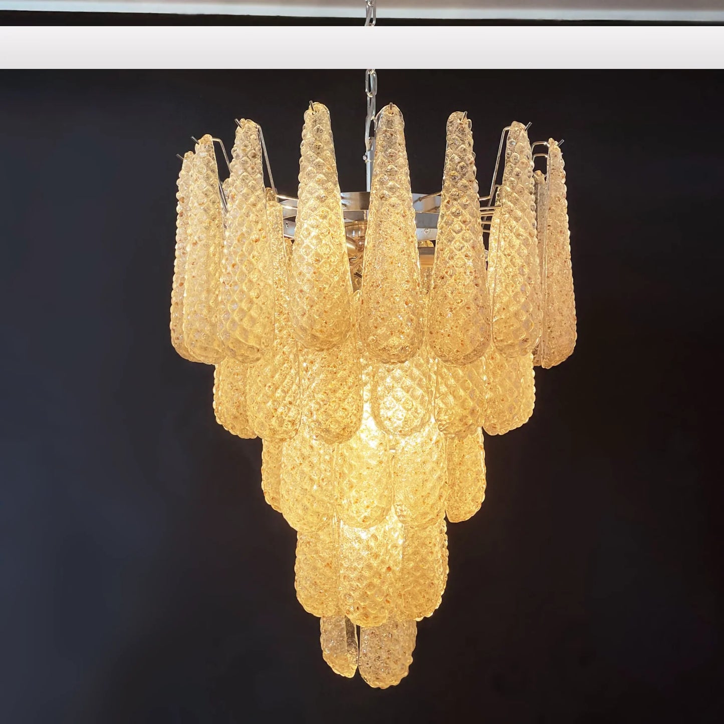 Lámpara de araña con colgantes de pétalos de cristal de Murano ámbar vintage