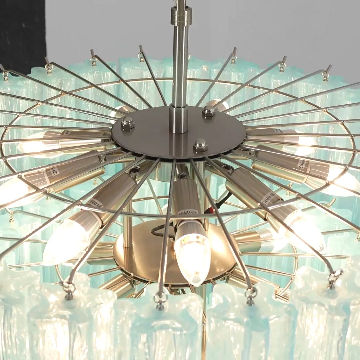 Lámpara de araña con tubos de cristal azul de Murano