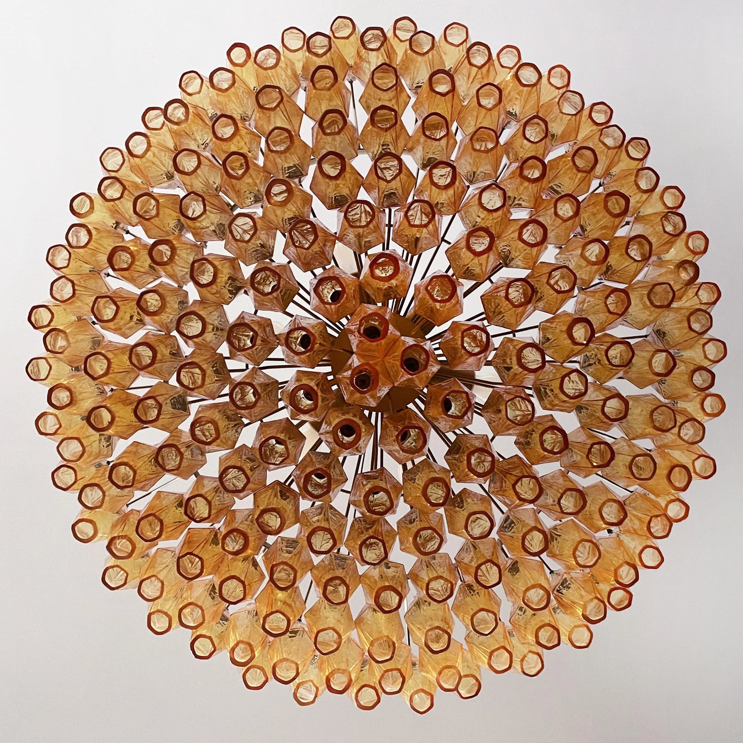 Lámpara de araña de cristal ámbar facetado de Murano