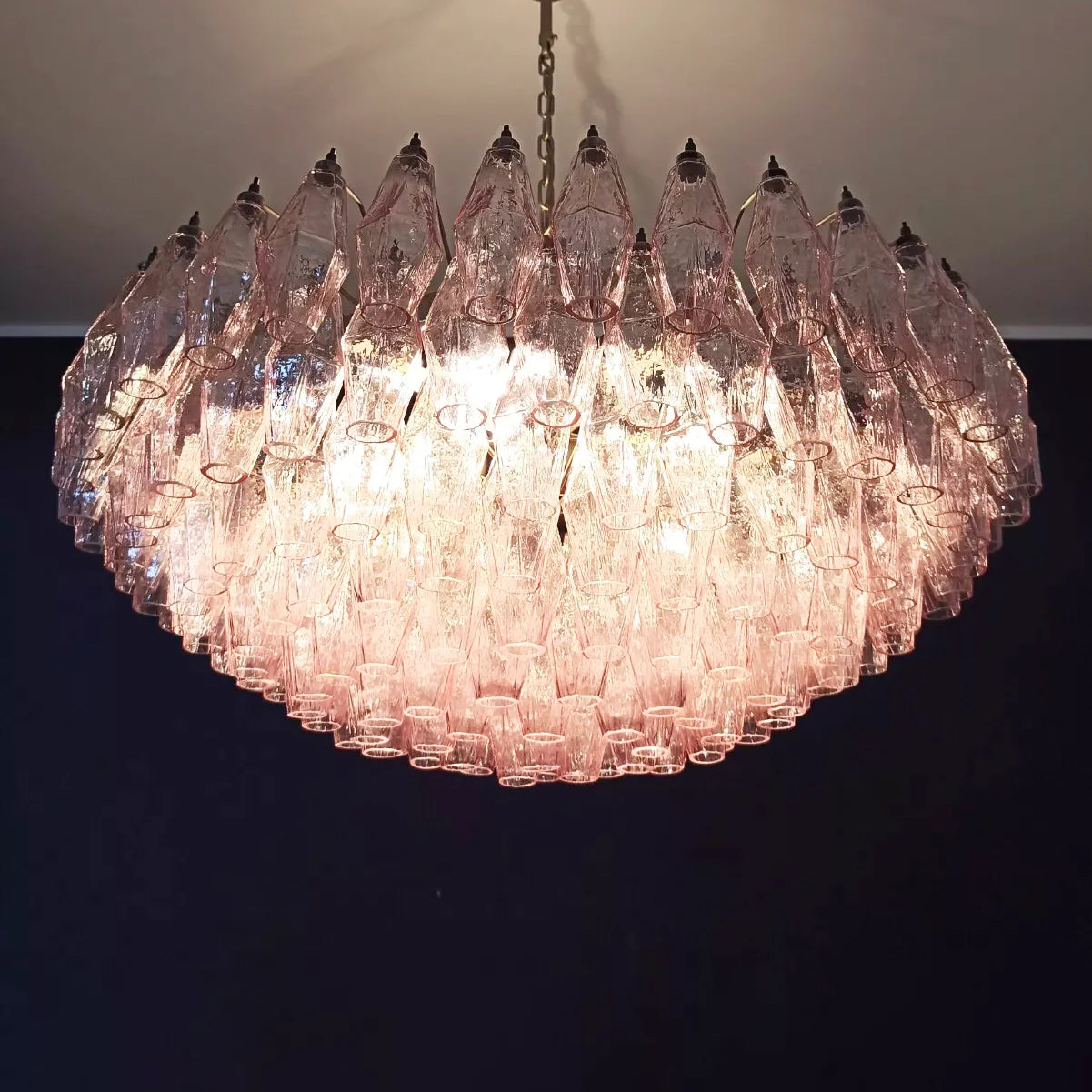 Lámpara de araña de cristal facetado Murano rosa de rombos
