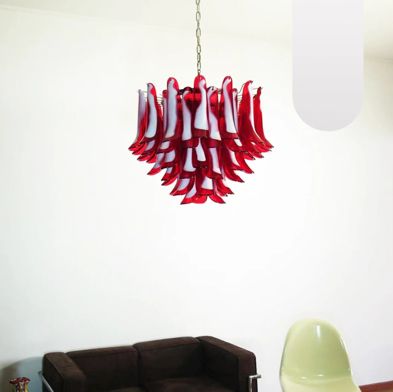Candelabro vintage de cristal rojo de Murano con pétalos