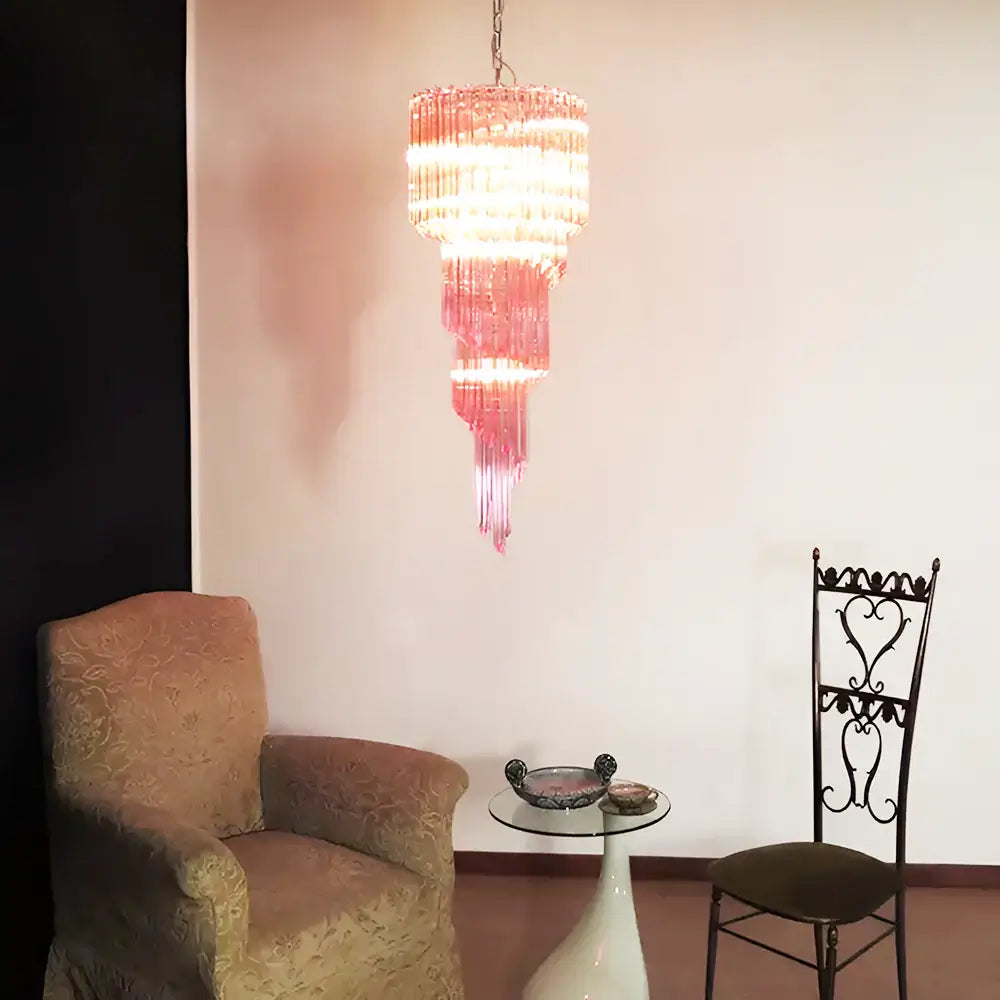 Lámpara de araña de cristal rosa con espiral prismática de Murano