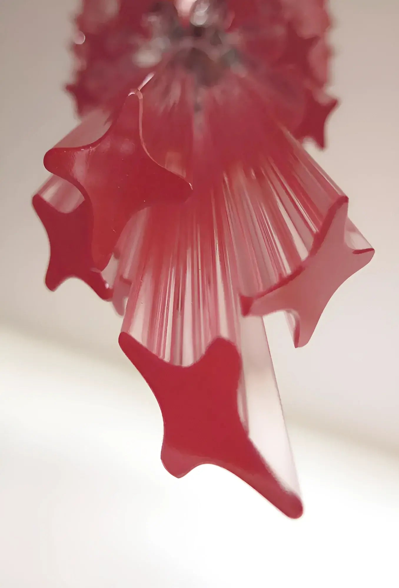 Lámpara de araña de cristal rosa con espiral prismática de Murano