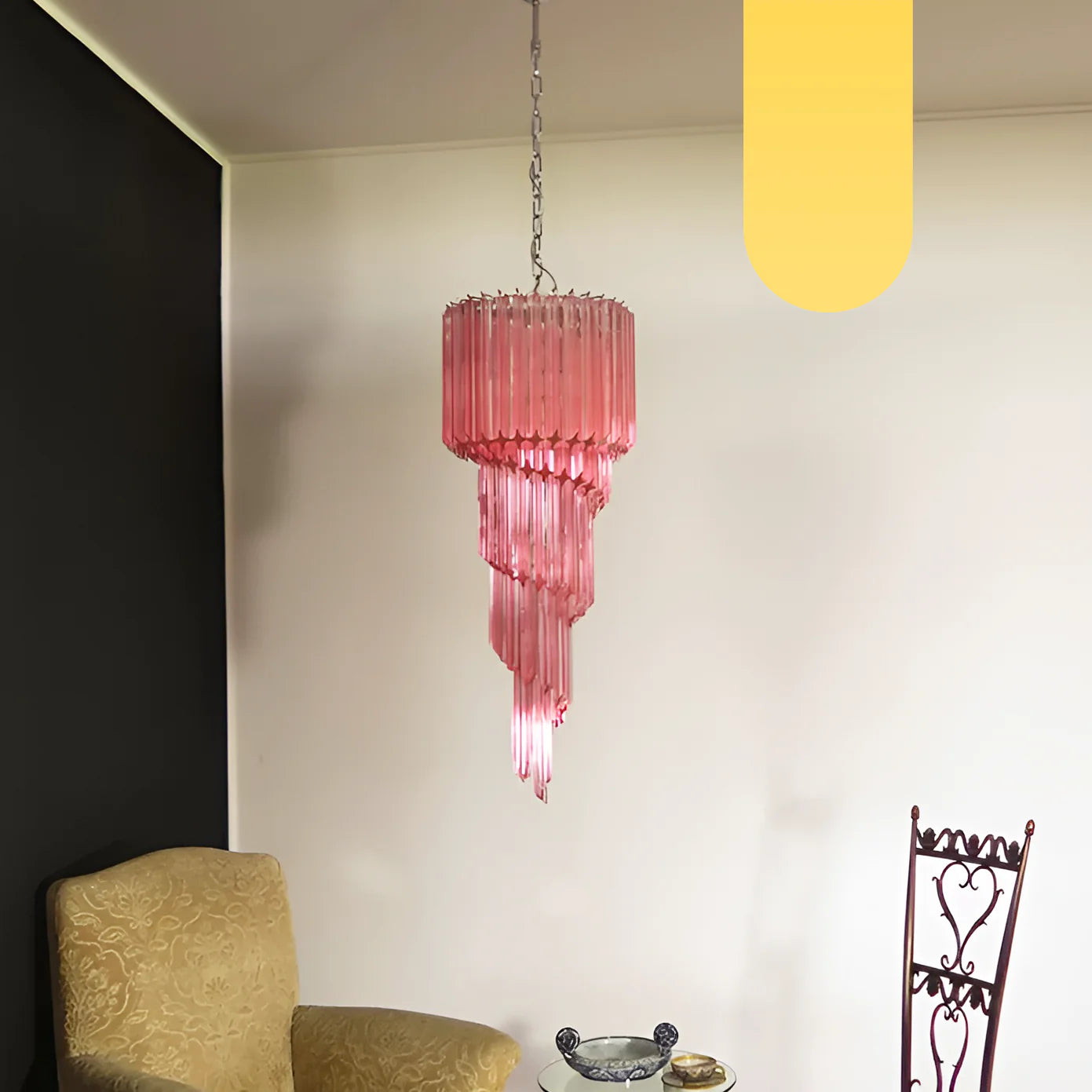 Lámpara de araña de cristal rosa con espiral prismática de Murano