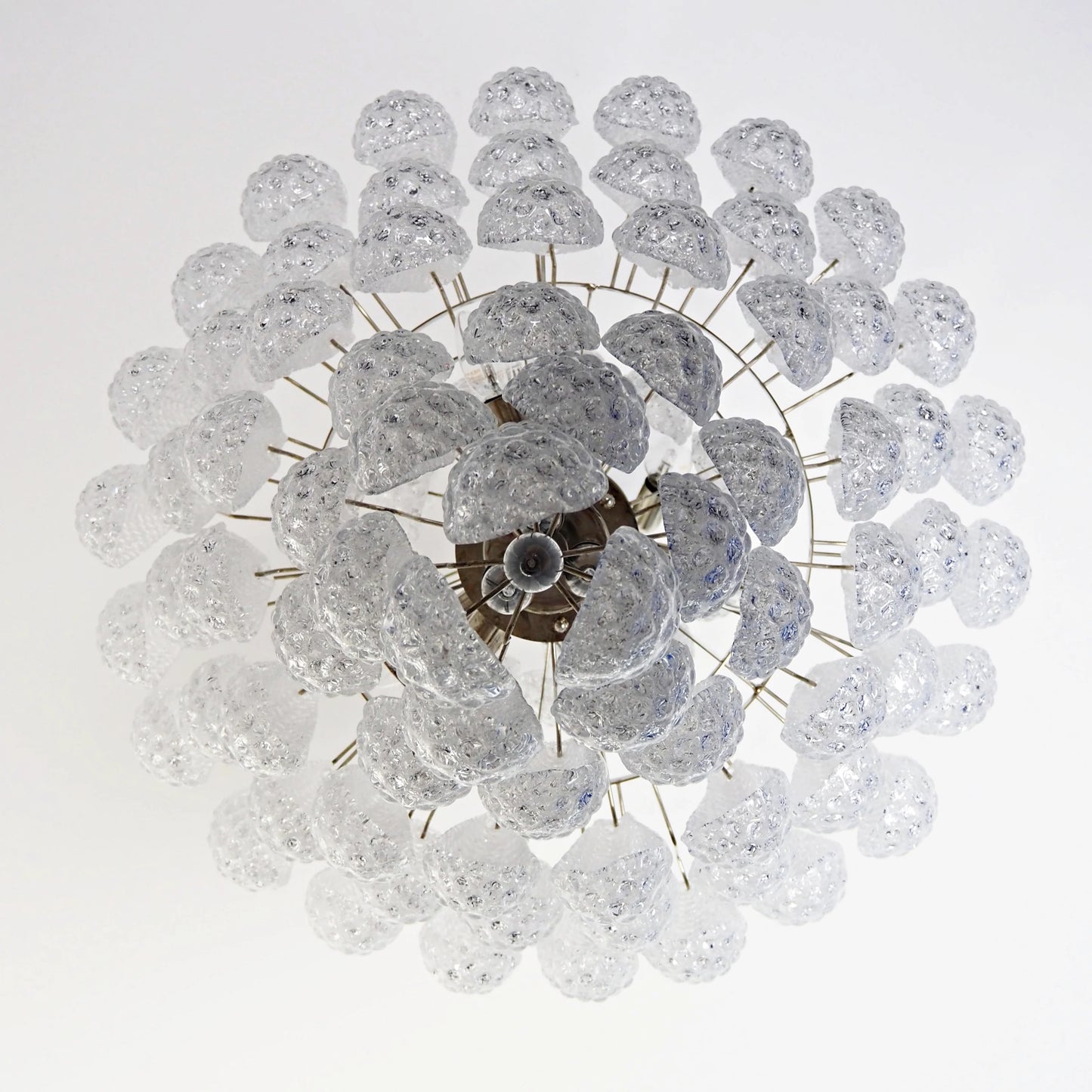 Lámpara de araña de cristal con pétalos transparentes de Murano