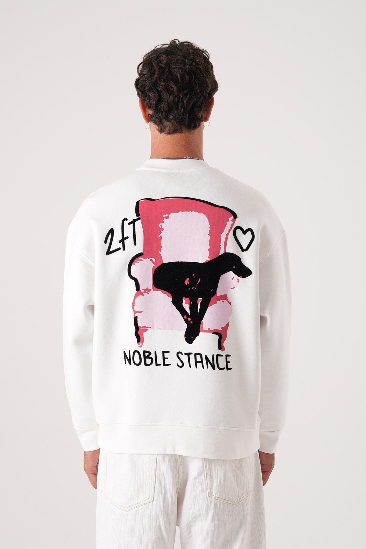 Sudadera extragrande Noble Stance: Gráfico artístico de corazón y perro