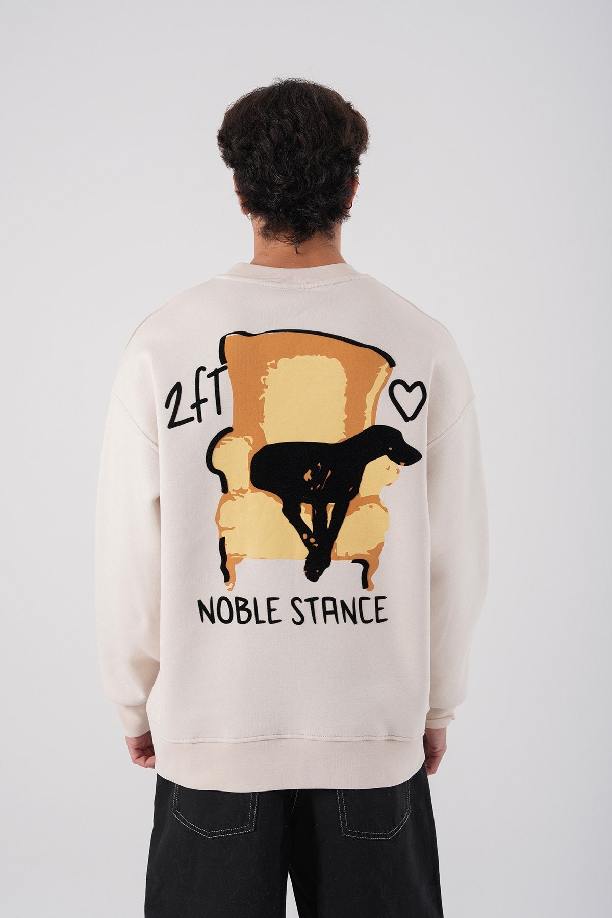 Sudadera extragrande Noble Stance: Gráfico artístico de corazón y perro