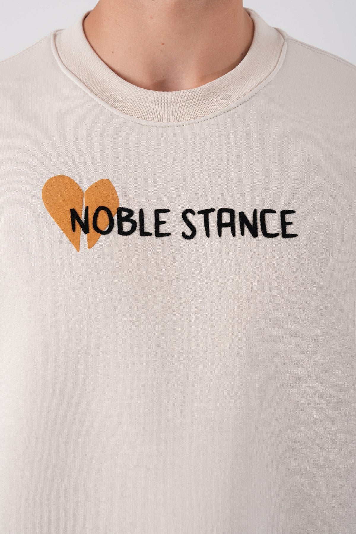 Sudadera extragrande Noble Stance: Gráfico artístico de corazón y perro