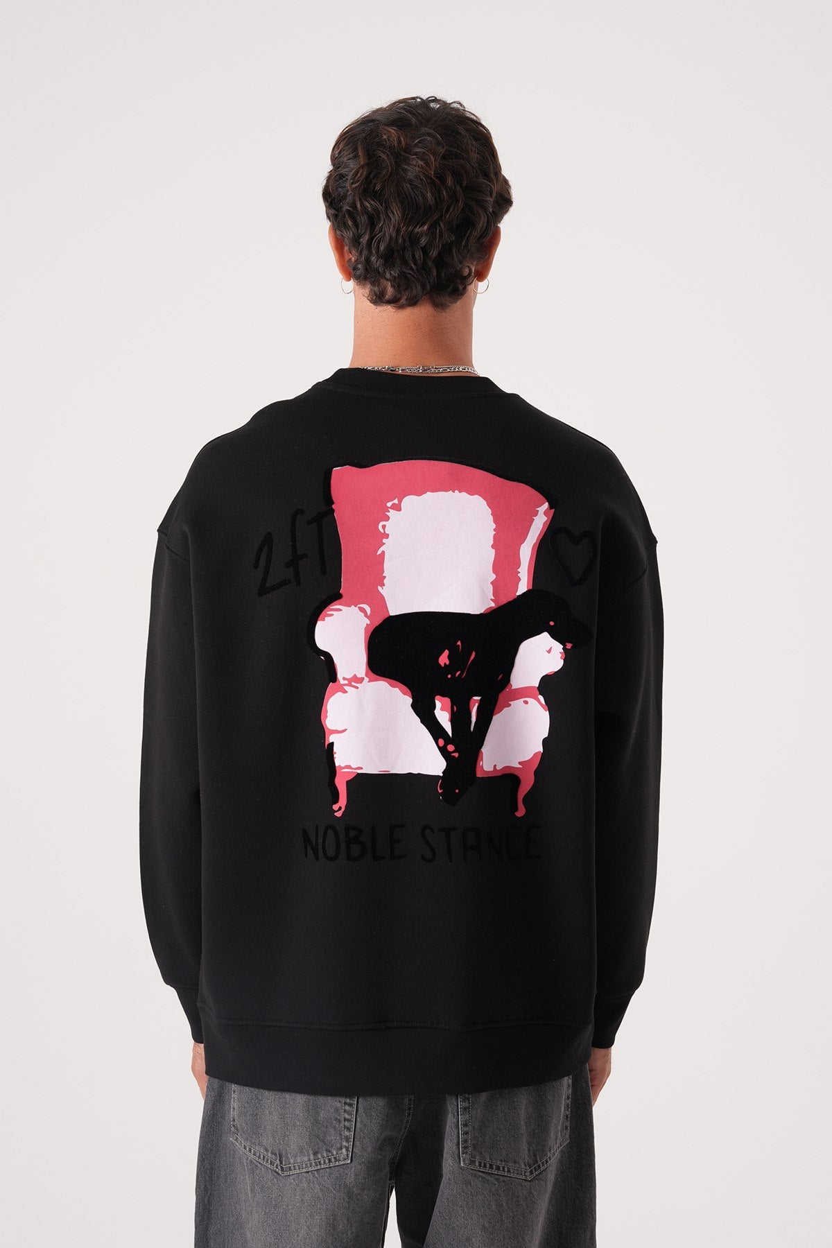 Sudadera extragrande Noble Stance: Gráfico artístico de corazón y perro