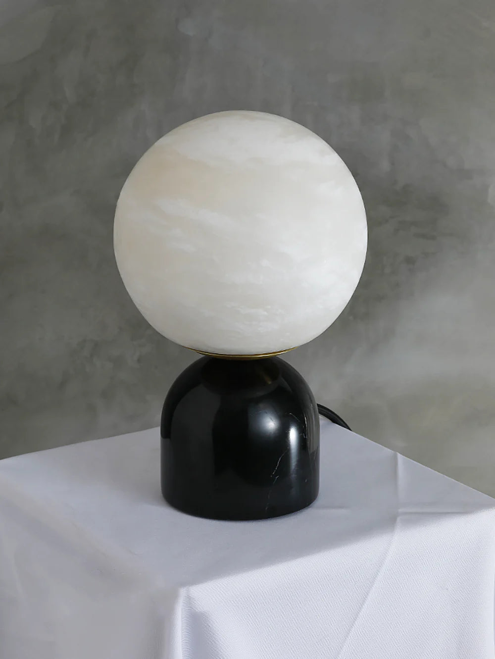 Lámpara de mesa de alabastro nórdica para mesita de noche