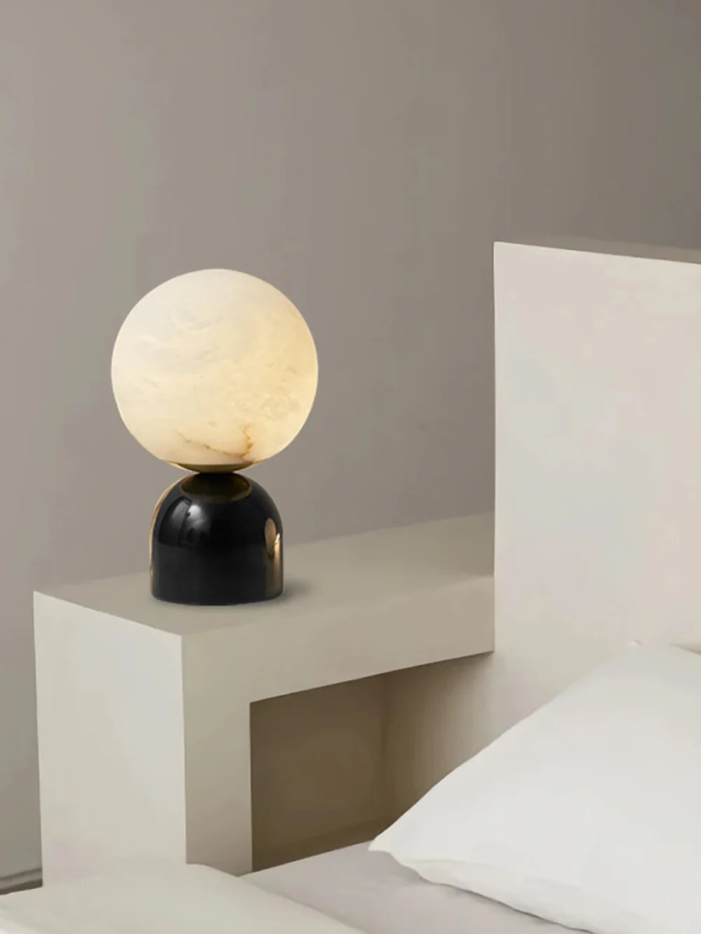 Lámpara de mesa de alabastro nórdica para mesita de noche