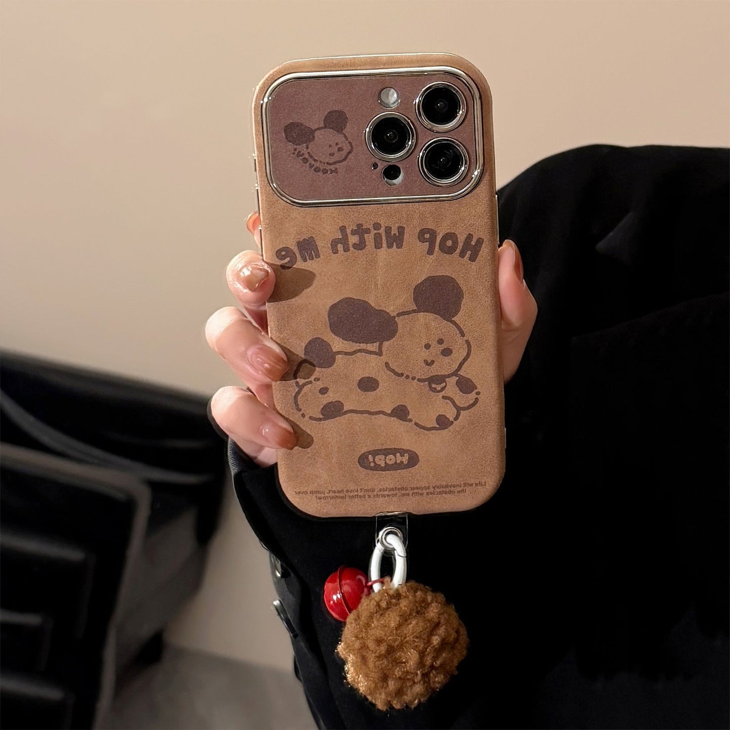 Funda de iPhone de dibujos animados marrones para iPhone 16, gamuza 15promax, cuerda con pompones 14, pareja de otoño e invierno 17