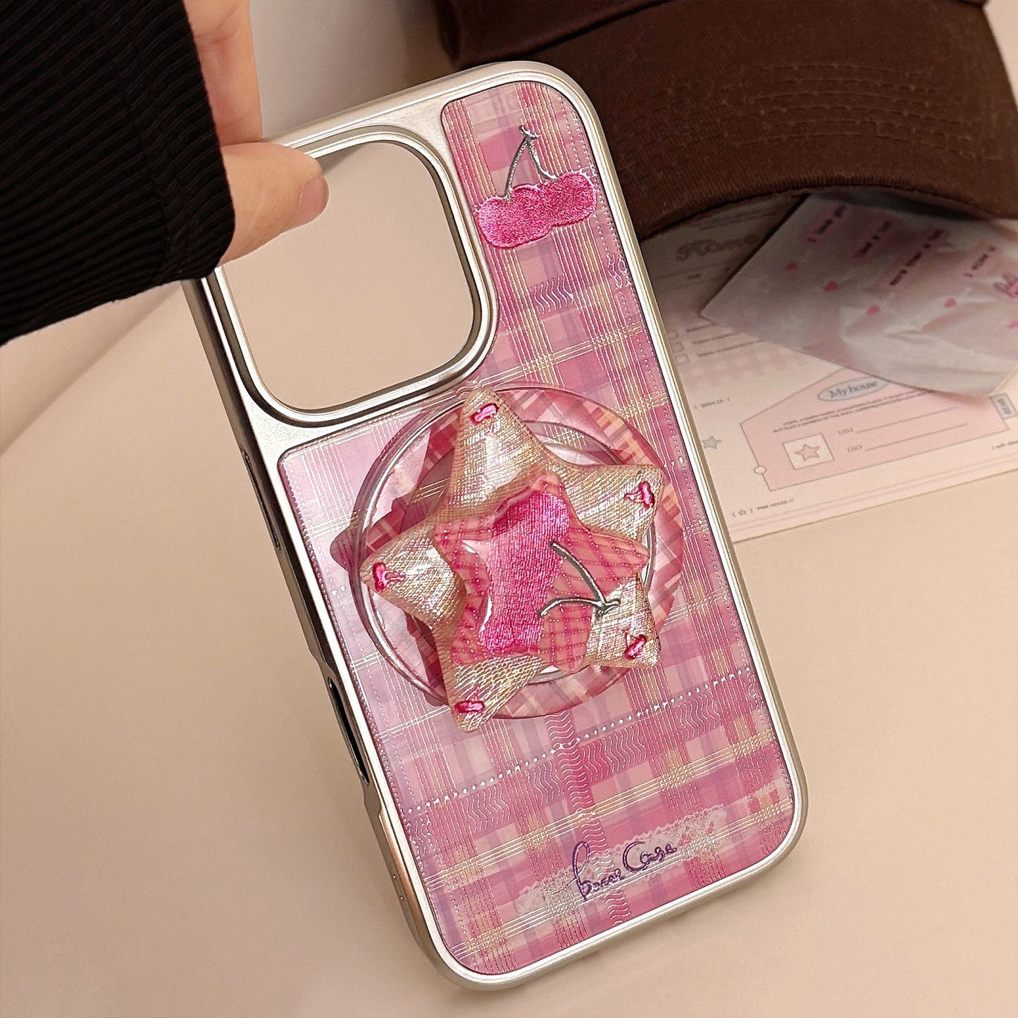 Funda dorada para teléfono Apple 16promax a cuadros rojos cereza iphone15 galvanizado 14 para dulce y cool 17 Huawei
