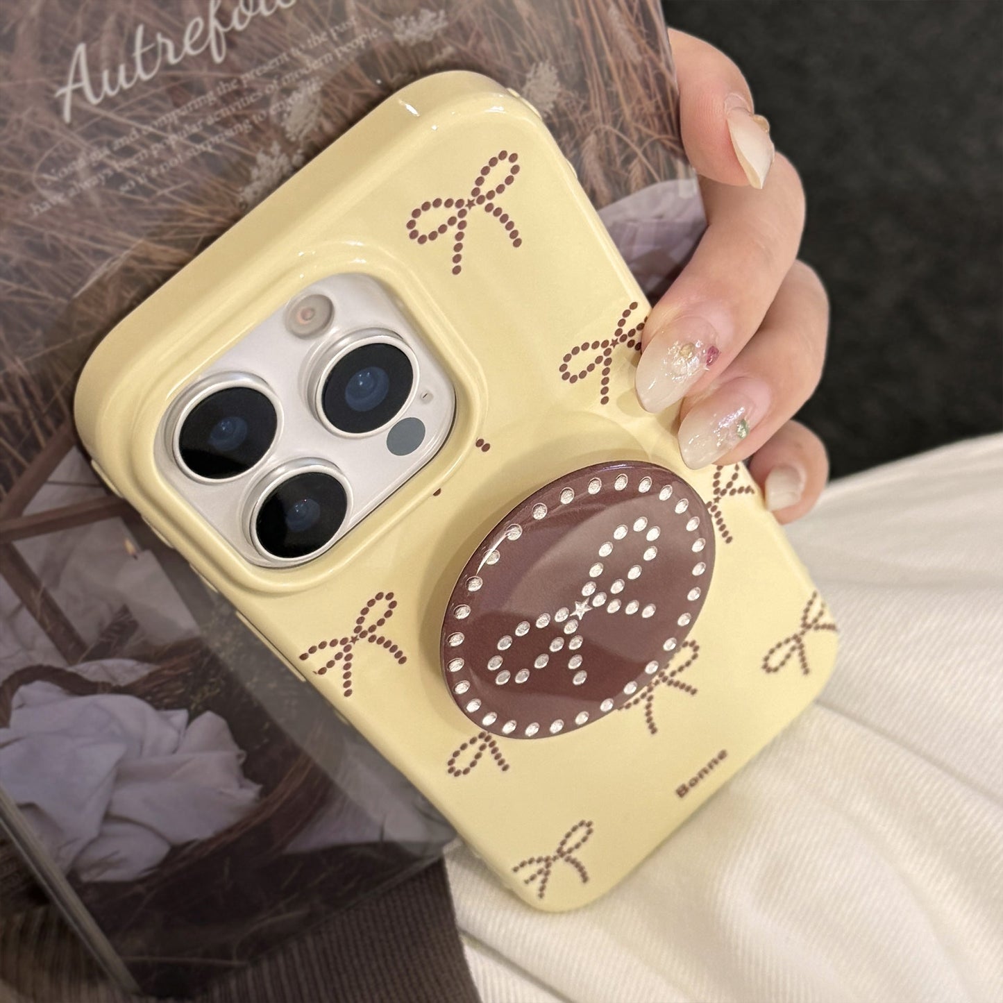Soporte de lazo de lunares dorados, funda para móvil Apple 17 iphone16promax, apta para 14 personalidades 16 todo incluido.