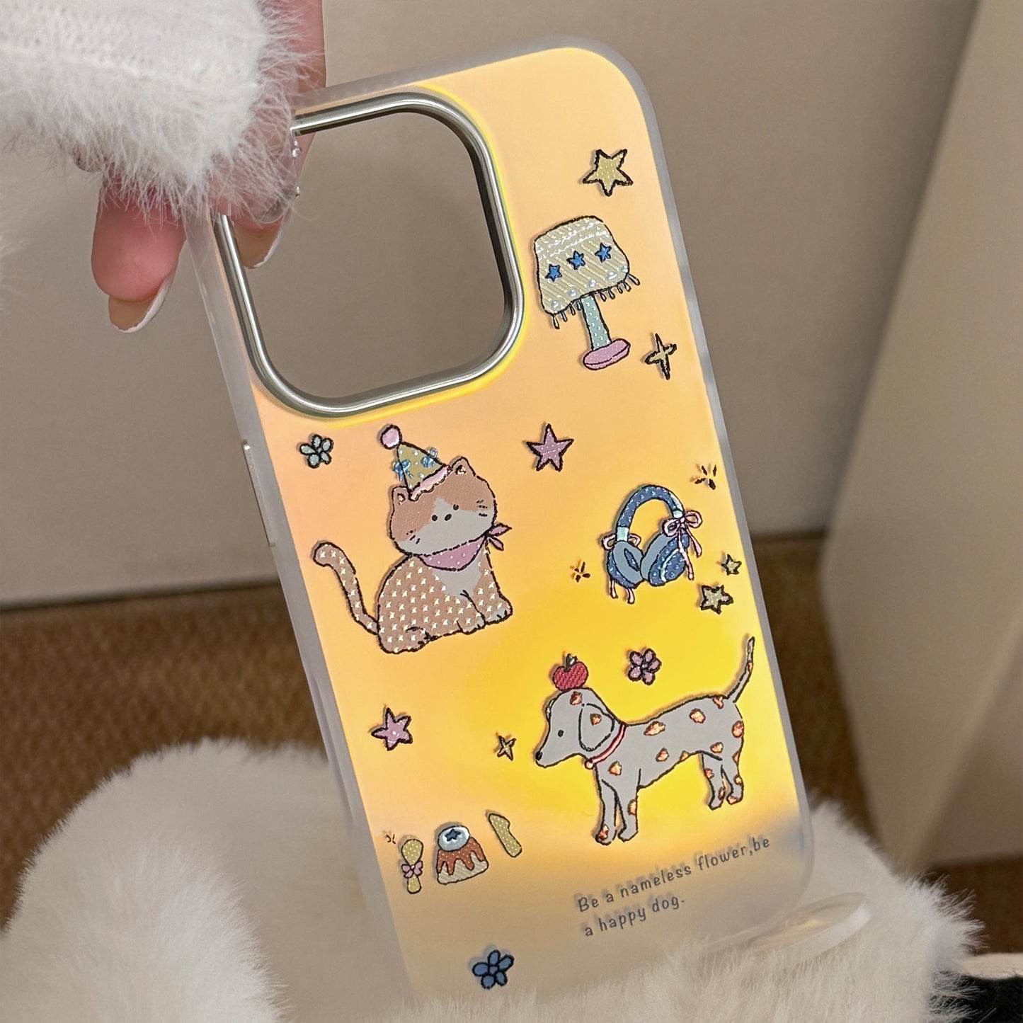 Funda de teléfono móvil dorada con estampado de mascota linda para iPhone 17, 16 láser, 15 Promax, 14 de dibujos animados, 11 galvanizada