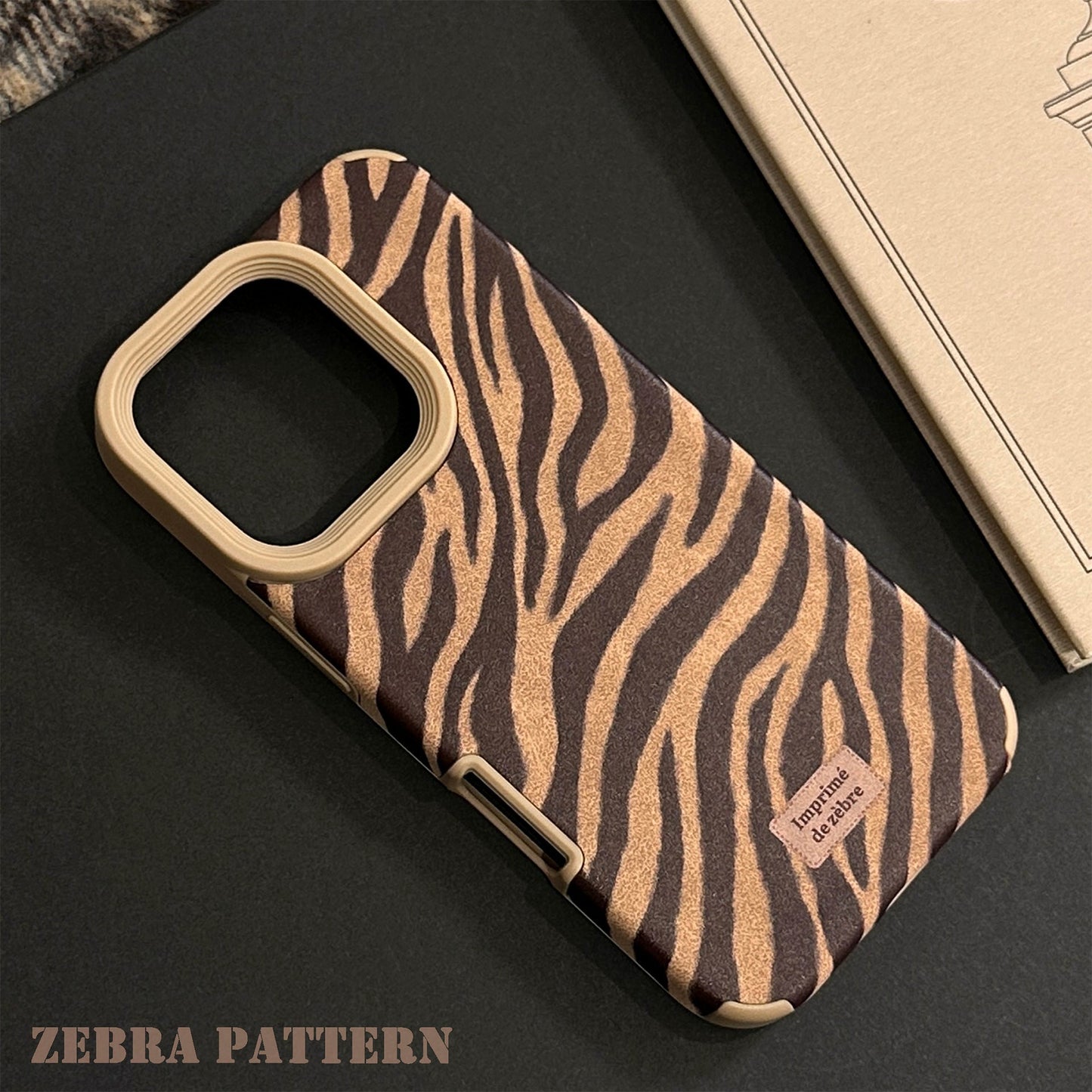 El patrón de cebra personalizado es adecuado para la funda de iPhone 16, Apple 17, teléfono móvil 15promax, retro 14, gamuza 13, generación de pelo.