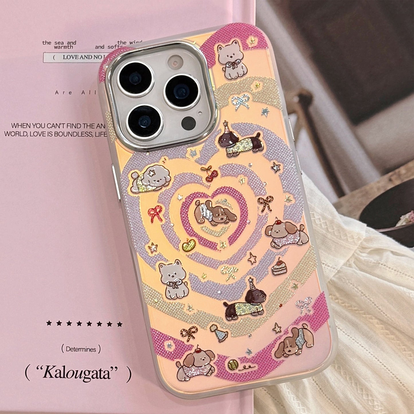 El láser dorado es adecuado para la funda de iPhone 16 Pro Max, el Apple 15 anticaída, el 14 de colores con dibujos animados de corazones y el 13 de Corea.