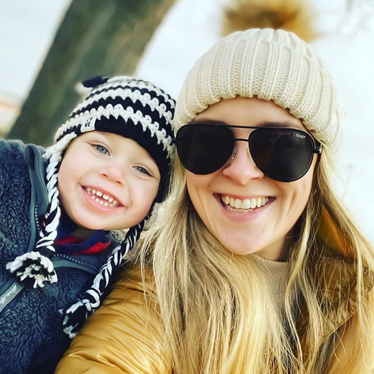 Gorro Suave con Bola Esponjosa — Gorro de Invierno Cálido de Punto con Pompon