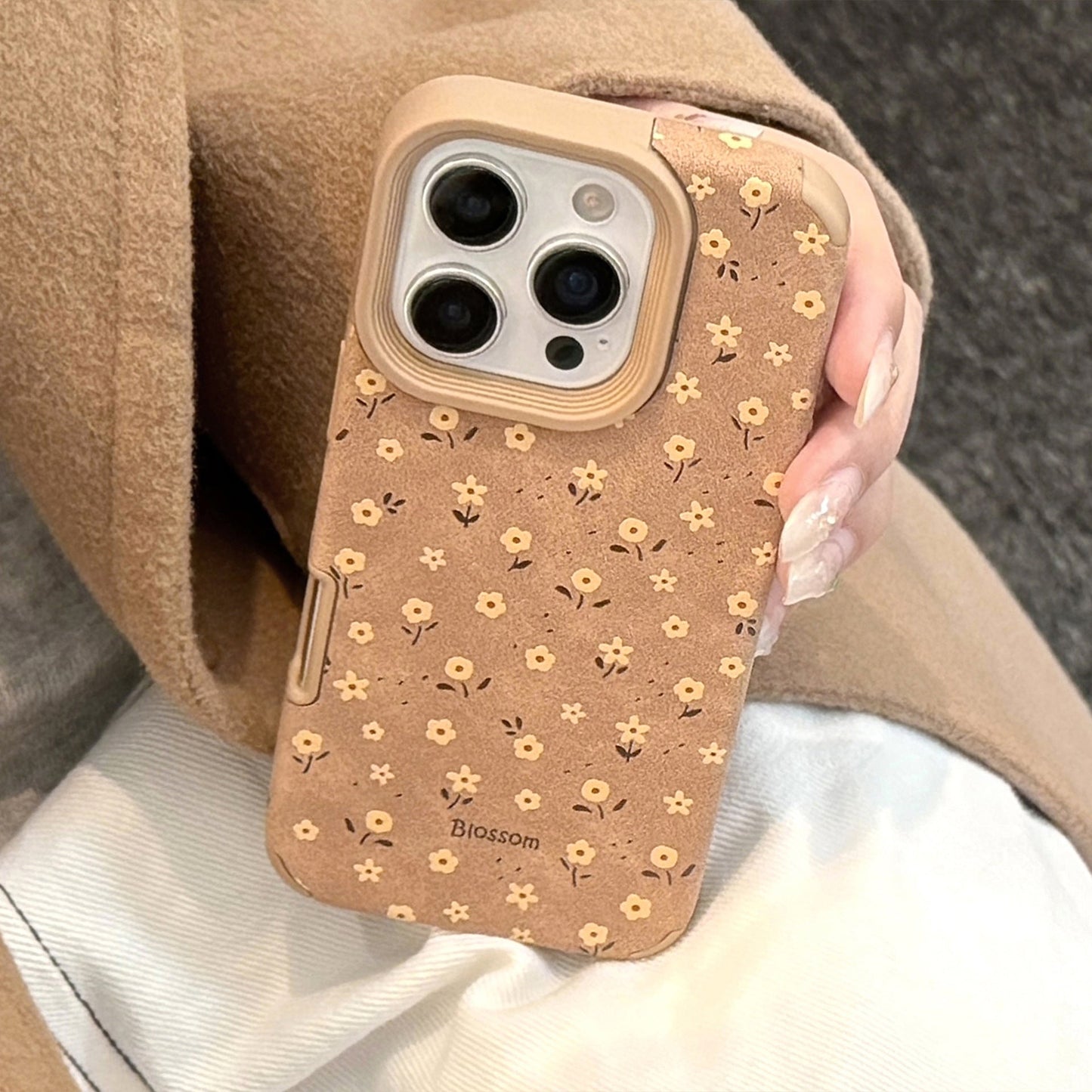 Autumn small flowers are suitable for iphone16 Apple 17promax mobile phone case 15 retro 14 suede 13 generation hair