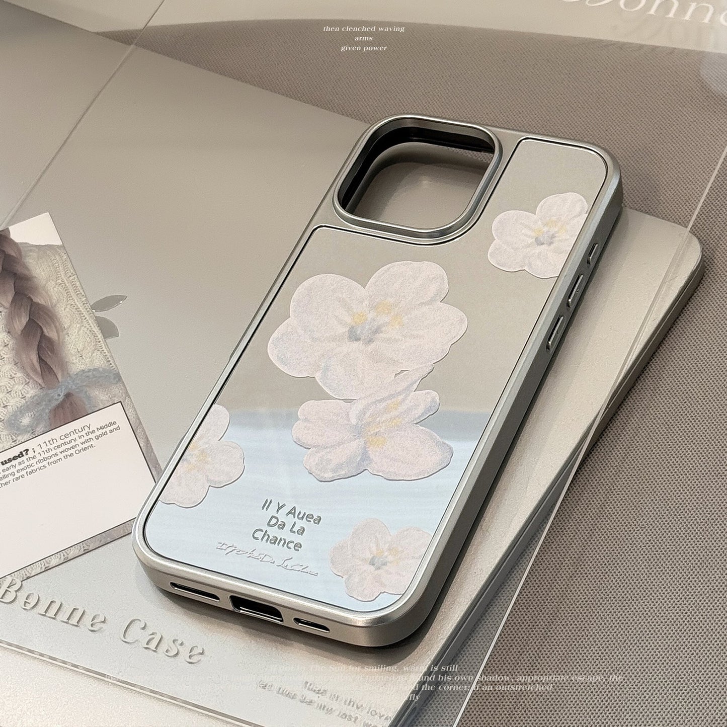 El temperamento suave se aplica a la funda de teléfono móvil Apple 15promax para iPhone 17, con diseño de flores de espejo, coreana, galvanizada.