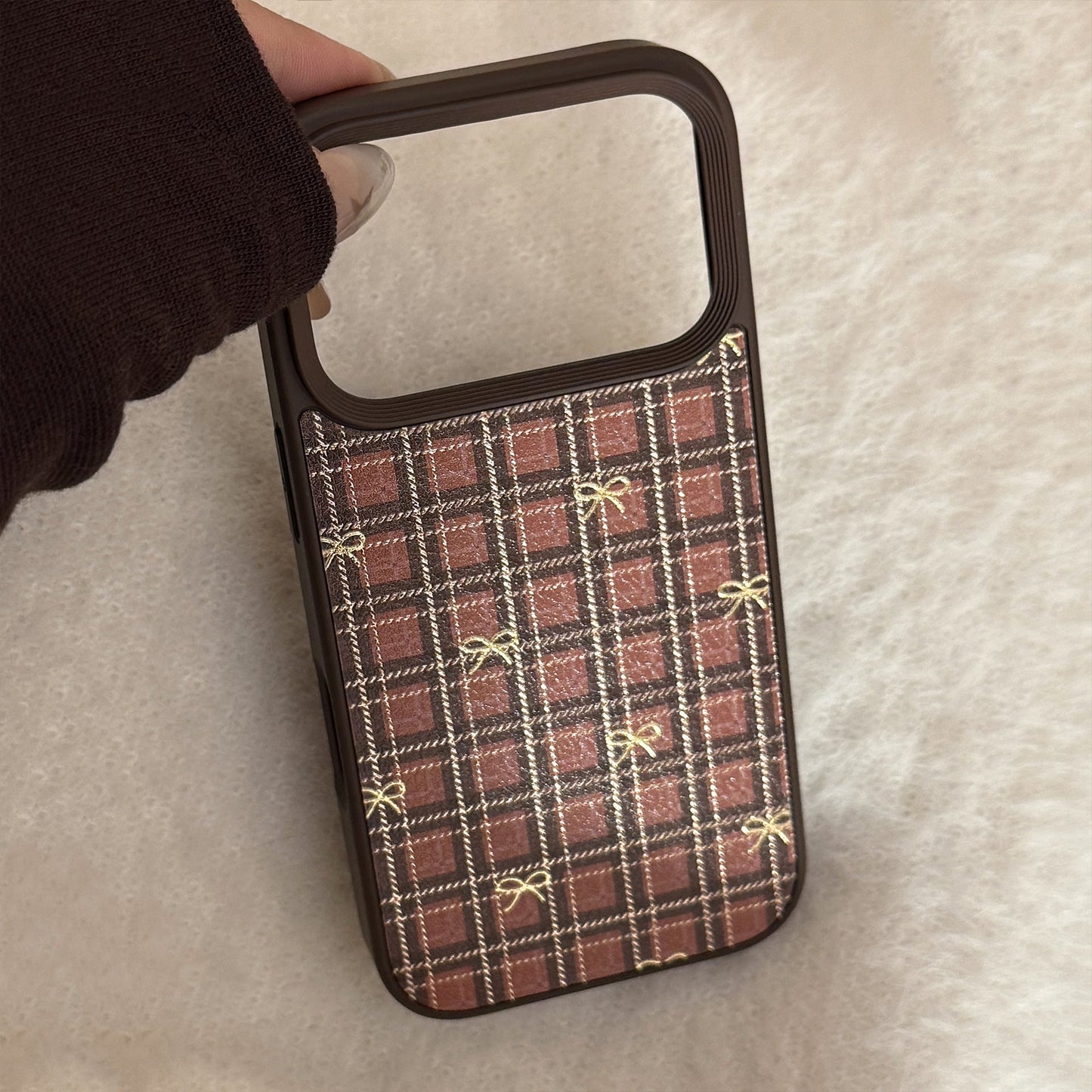 Funda de teléfono móvil de manzana dorada 16, lazo retro a cuadros 17promax 11 para iPhone 15, de cuero anticaída.