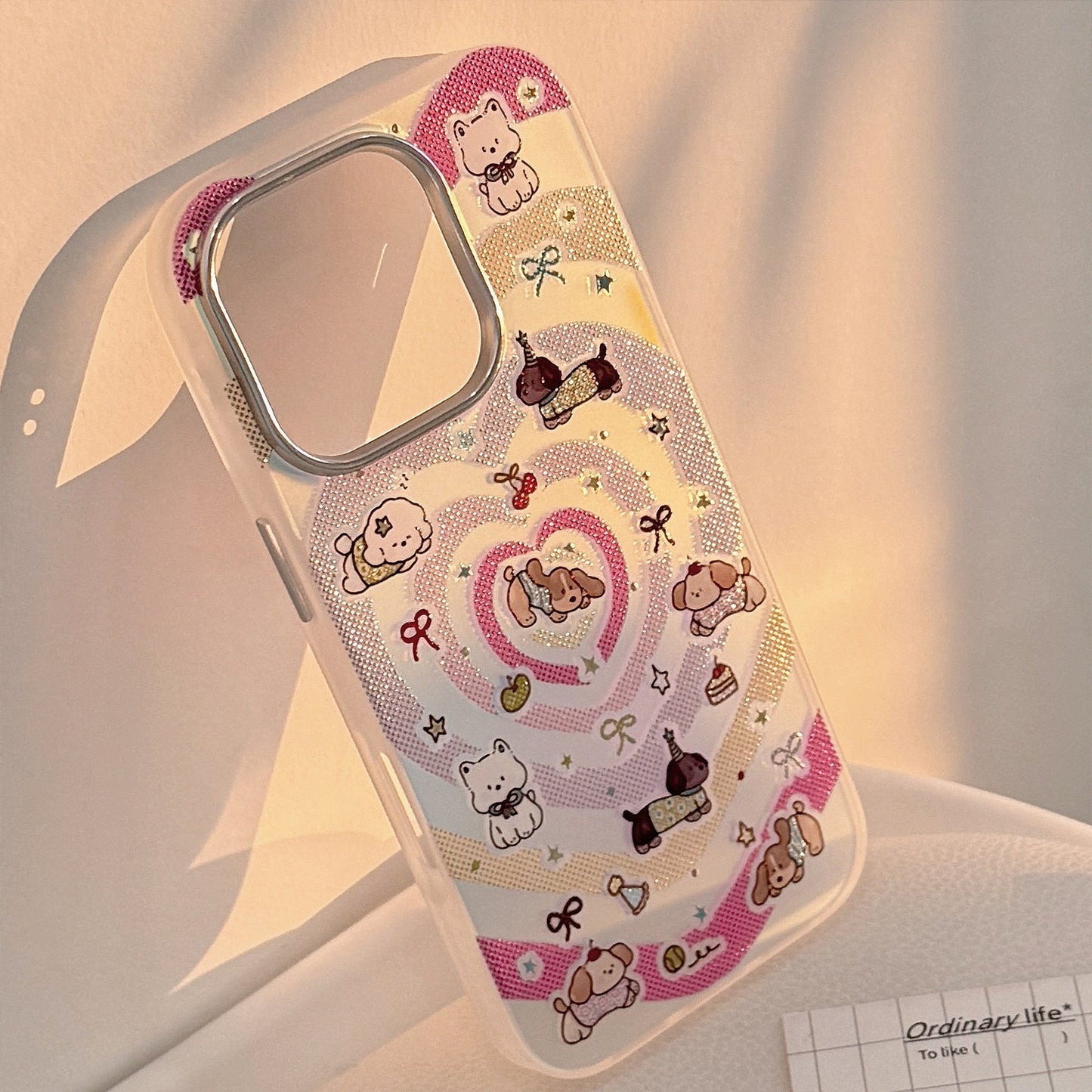 El láser dorado es adecuado para la funda de iPhone 16 Pro Max, el Apple 15 anticaída, el 14 de colores con dibujos animados de corazones y el 13 de Corea.