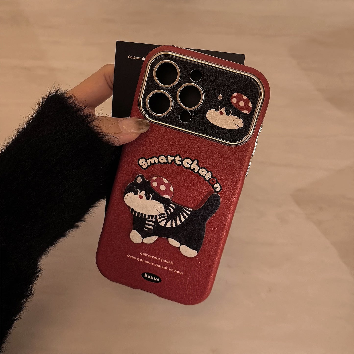ins rojo gato de dibujos animados adecuado para funda de iPhone 16pro max iPhone 15 cuero dibujos animados 17 cordón