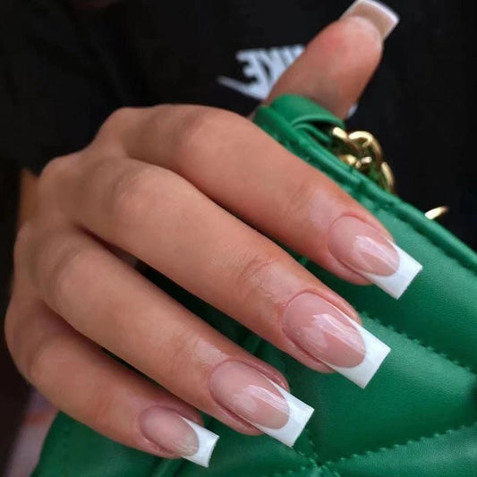 Uñas sencillas con punta francesa