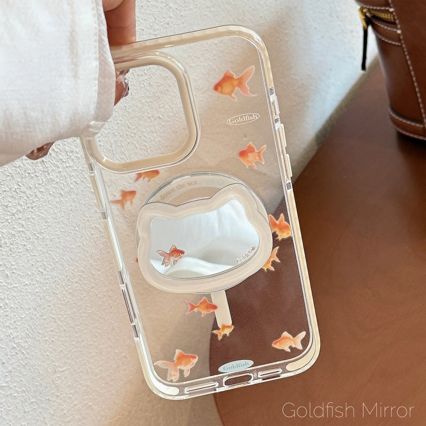 Mirror cat magnetic suction bracket 16promax transparent iPhone17 mobile phone case suitable for 13 small goldfish 14 national style