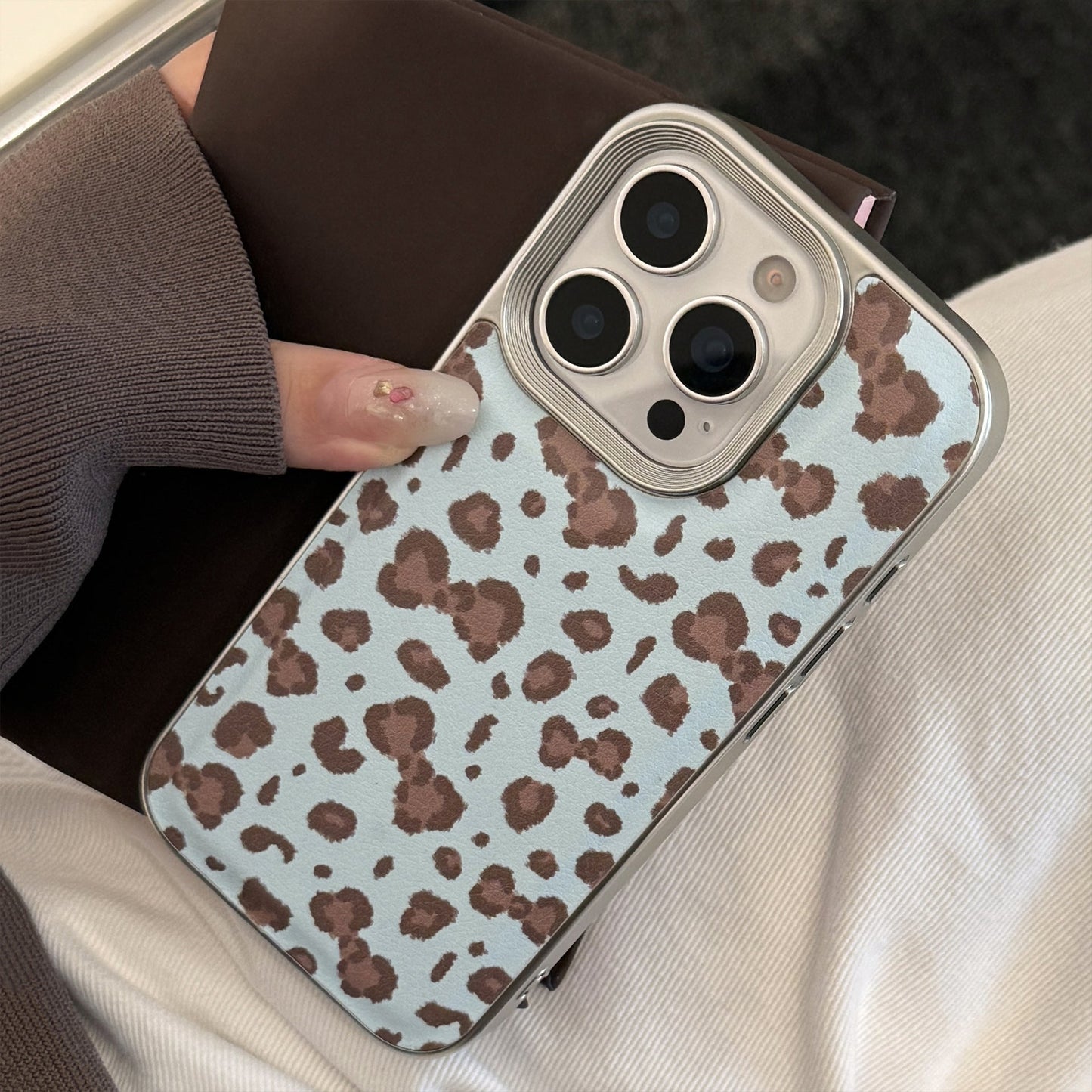 Funda rígida de cuero con lazo y estampado de leopardo vintage, borde plateado, para iPhone 17, 16promax, 15 y 13, 11