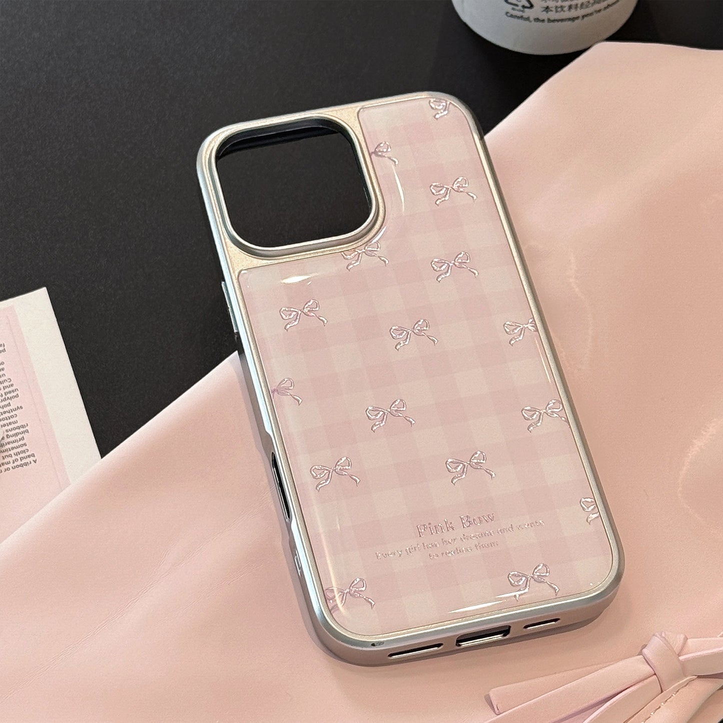Gilt se aplica a la funda para teléfono móvil Apple 17promax, lazo de cuadros rosa para iPhone 16, chapado en 13, duro para 14 Huawei