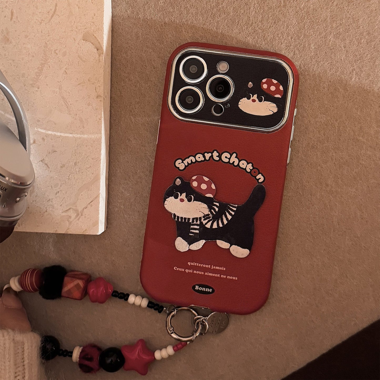 ins rojo gato de dibujos animados adecuado para funda de iPhone 16pro max iPhone 15 cuero dibujos animados 17 cordón