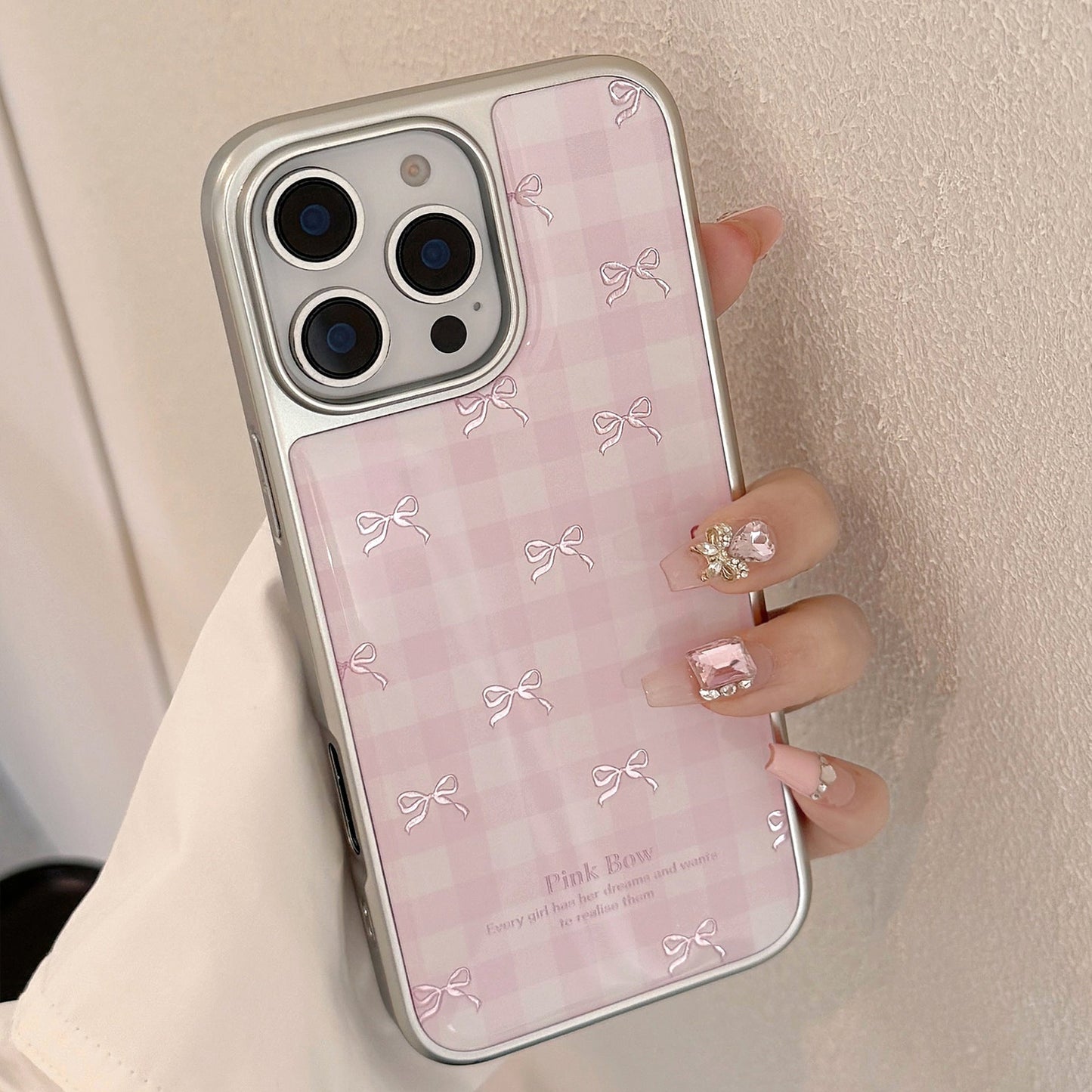 Gilt se aplica a la funda para teléfono móvil Apple 17promax, lazo de cuadros rosa para iPhone 16, chapado en 13, duro para 14 Huawei