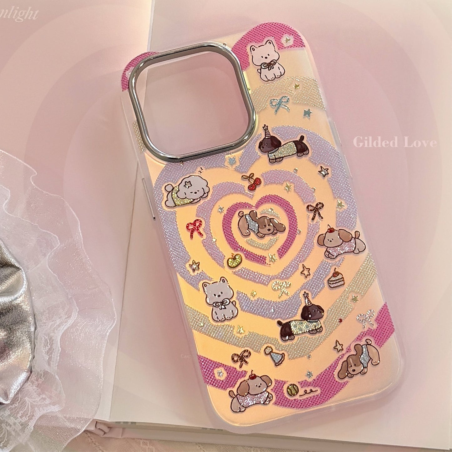 El láser dorado es adecuado para la funda de iPhone 16 Pro Max, el Apple 15 anticaída, el 14 de colores con dibujos animados de corazones y el 13 de Corea.