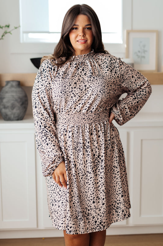 Vestido Ophelia con estampado animal y cintura fruncida