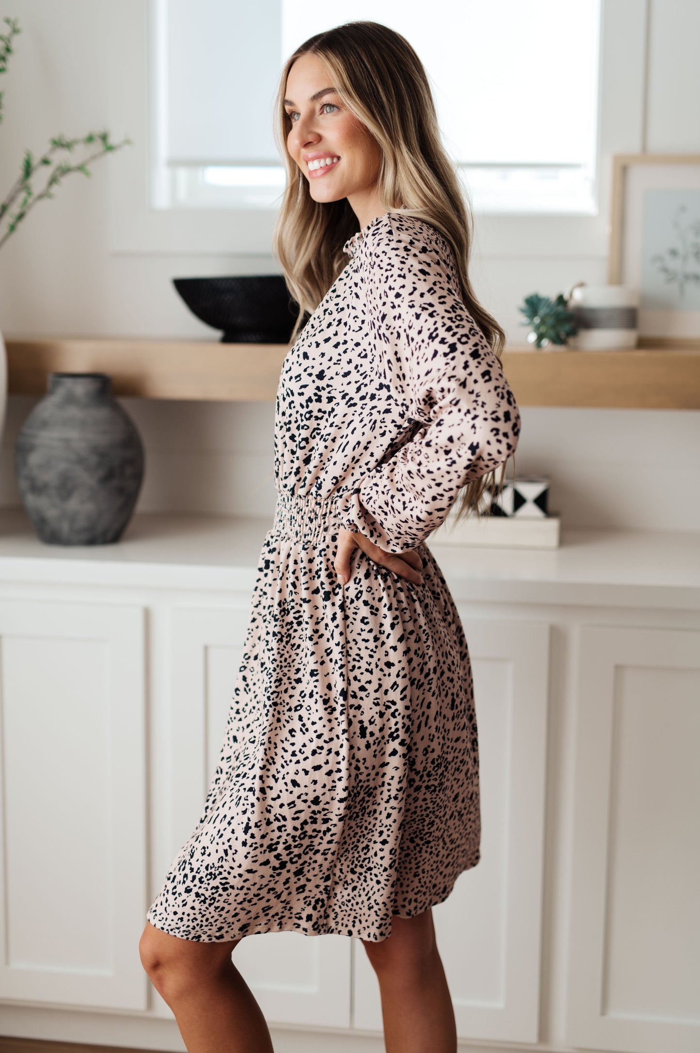 Vestido Ophelia con estampado animal y cintura fruncida