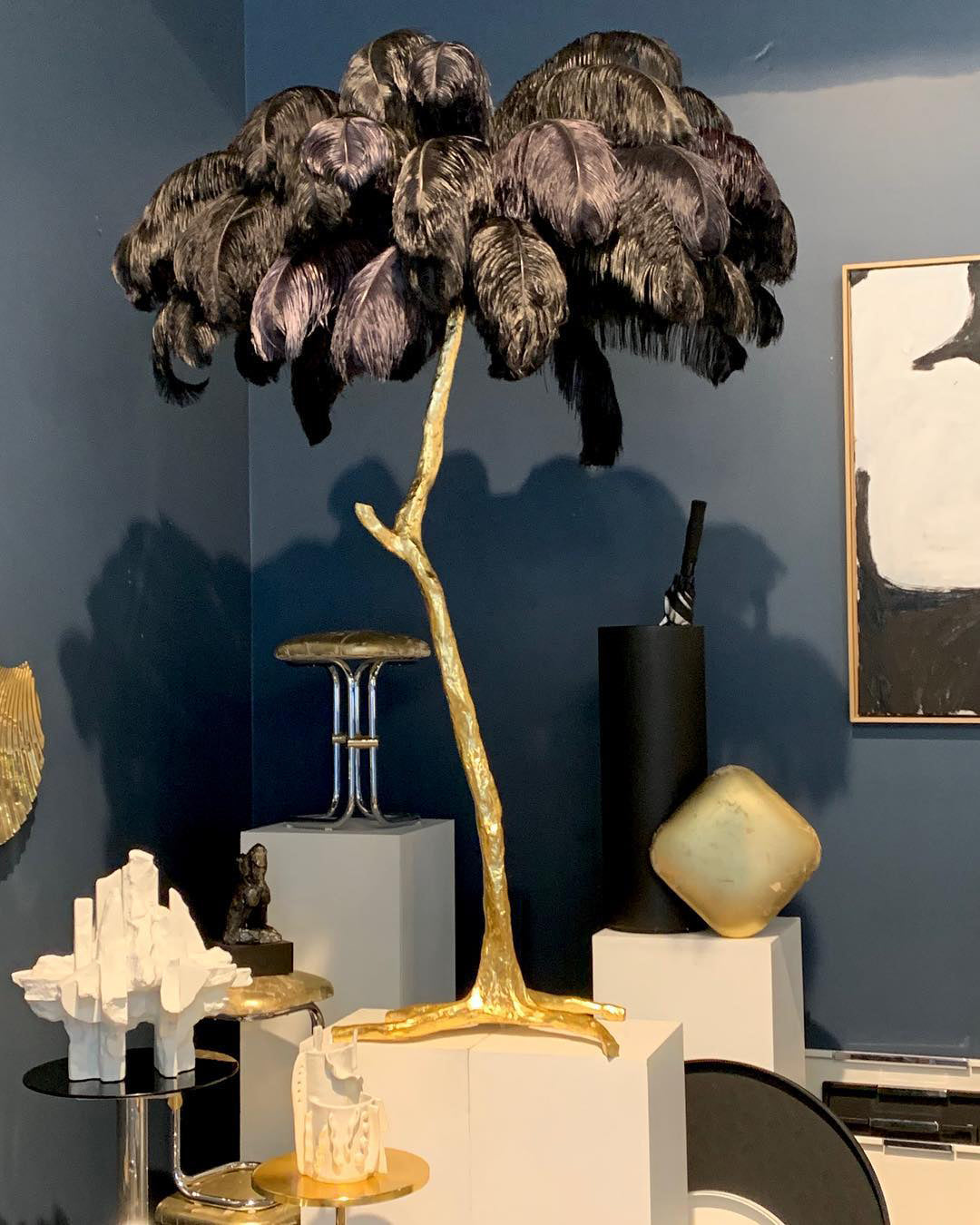 Lámpara de pie de plumas de avestruz