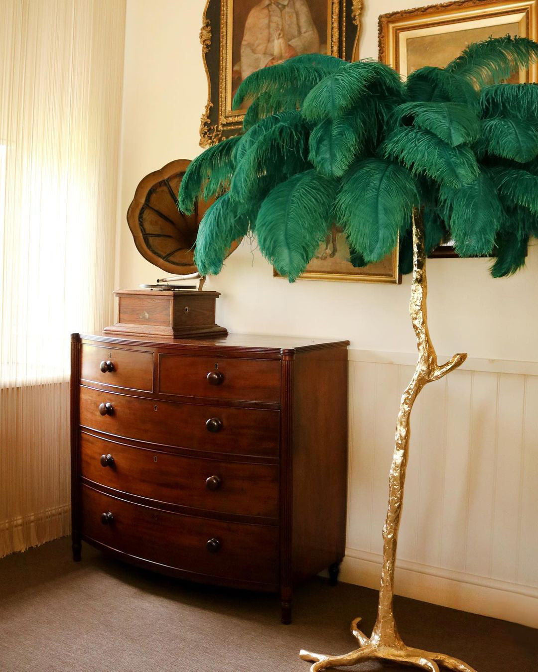 Lámpara de pie de plumas de avestruz