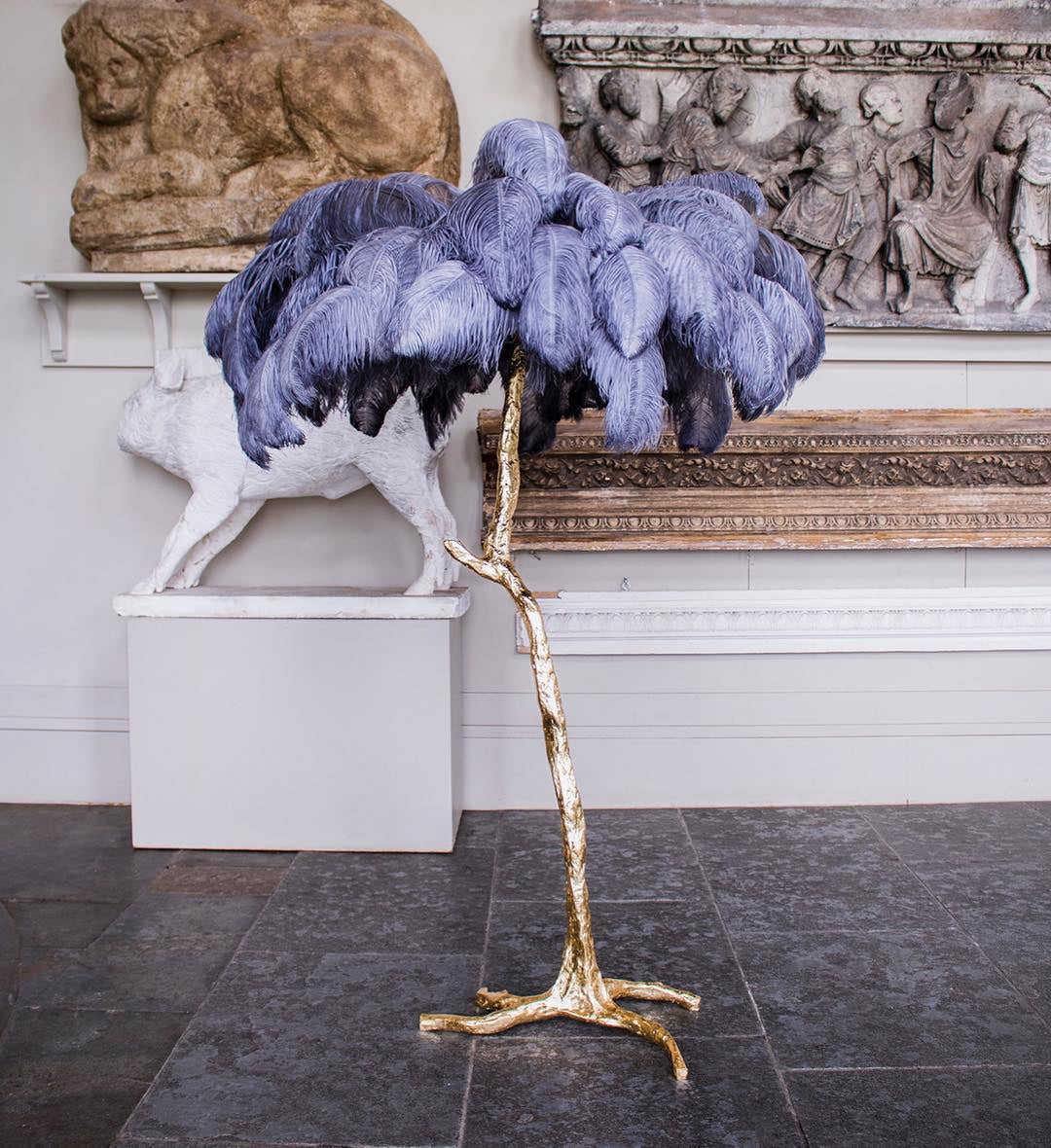 Lámpara de pie de plumas de avestruz