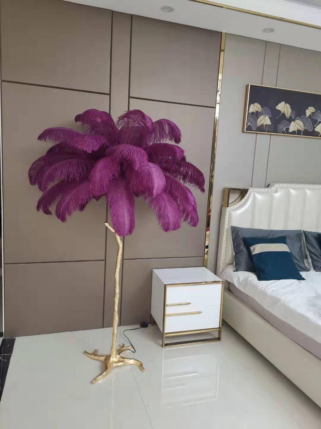 Lámpara de pie de plumas de avestruz