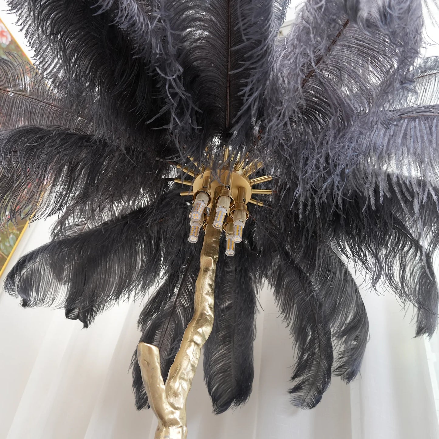 Lámpara de pie de plumas de avestruz