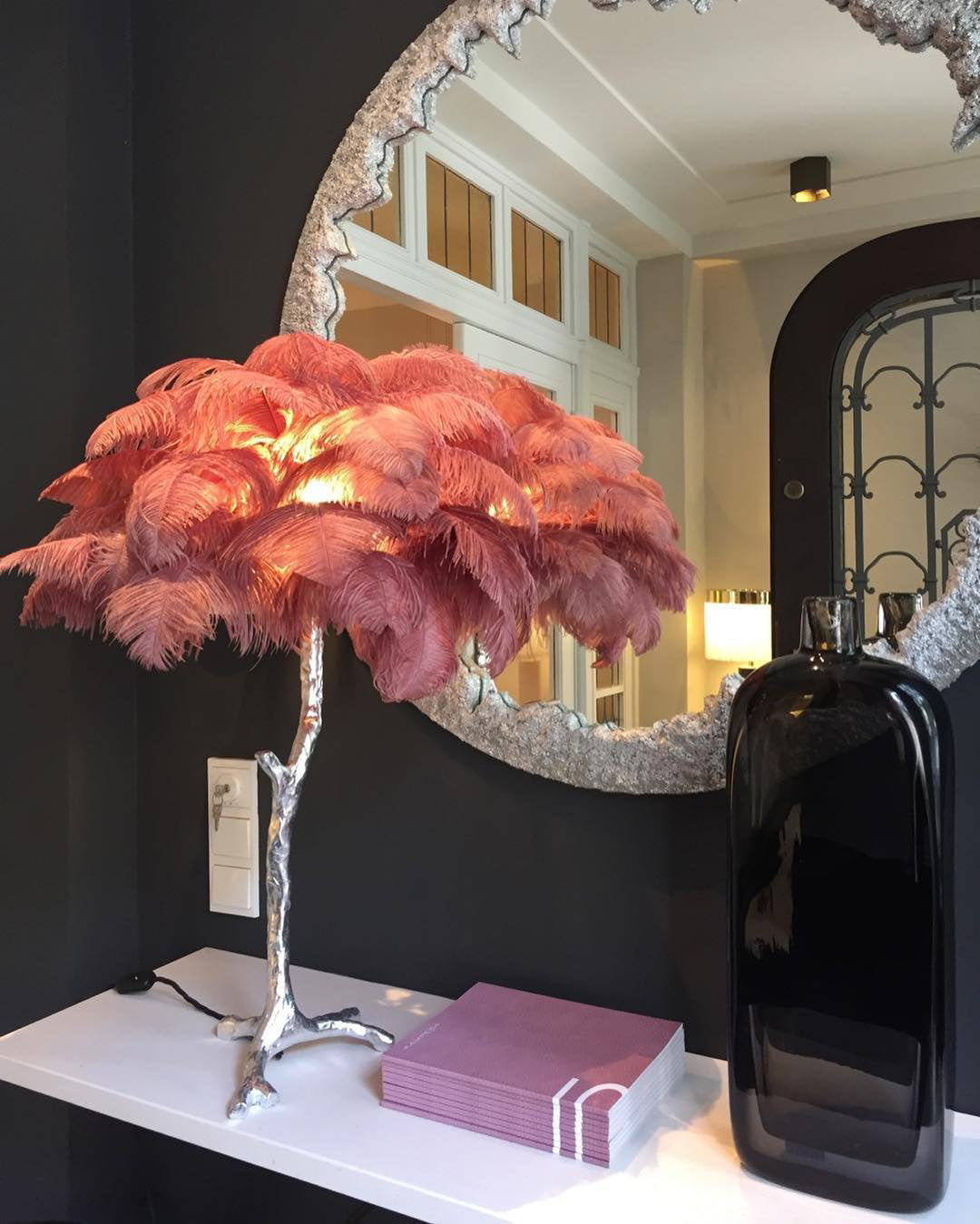 Lámpara de Mesa con Plumas de Avestruz