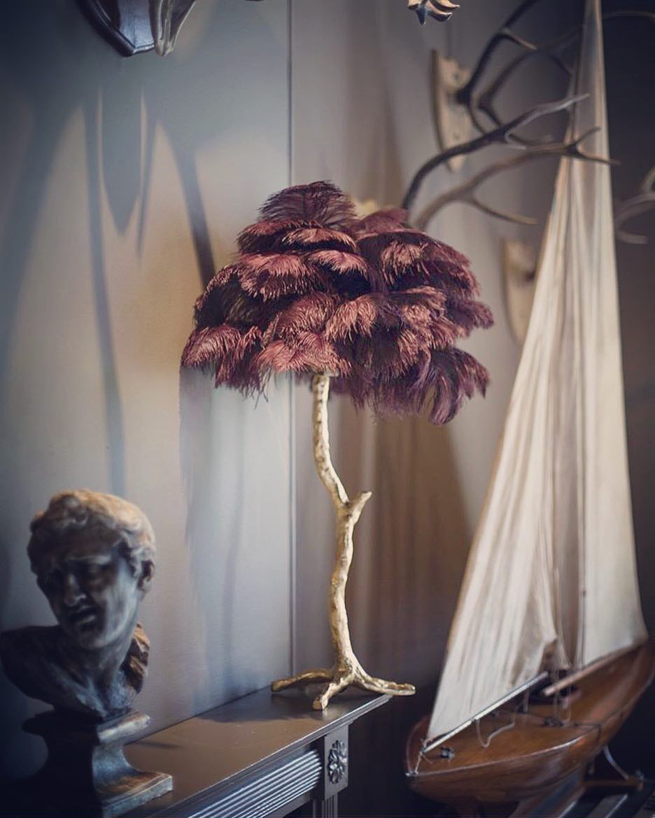 Lámpara de Mesa con Plumas de Avestruz