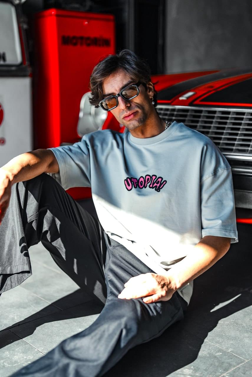 Oversize Graphic Cotton Tee – Travis Scott Utopia Dystopia Print