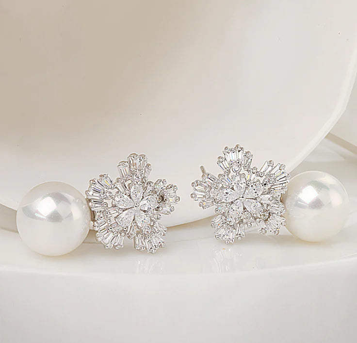 Pendientes de perlas de copo de nieve y conjunto de collar de perlas de concha