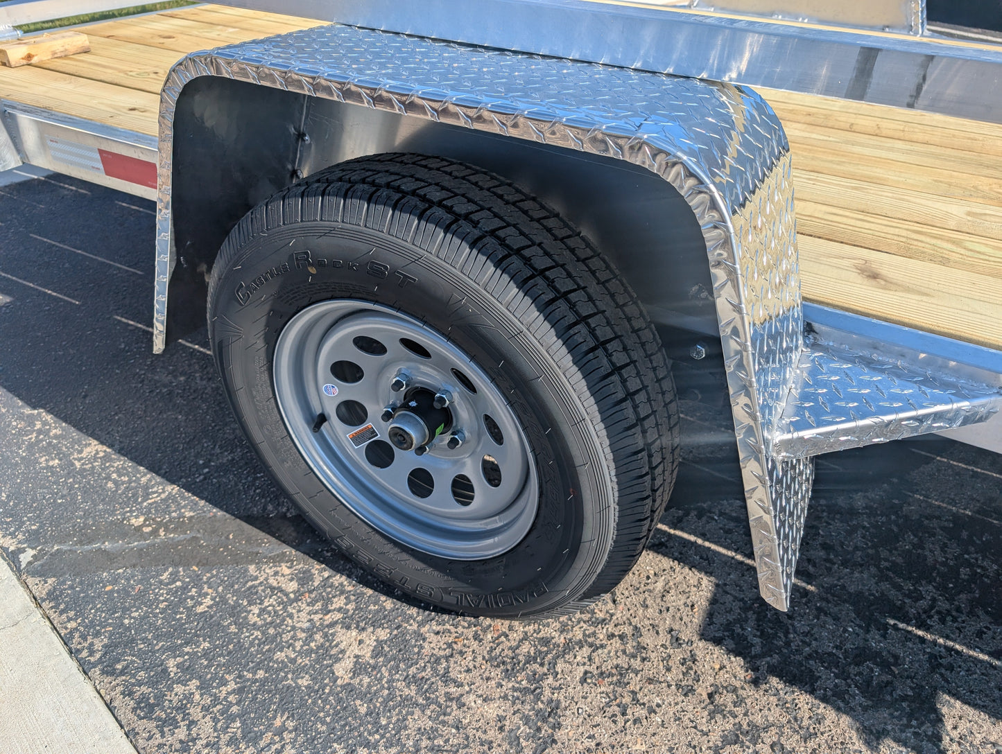 Silver Ox 7x14 Aluminum Utility Trailer – Single Axle – Rear Ramp