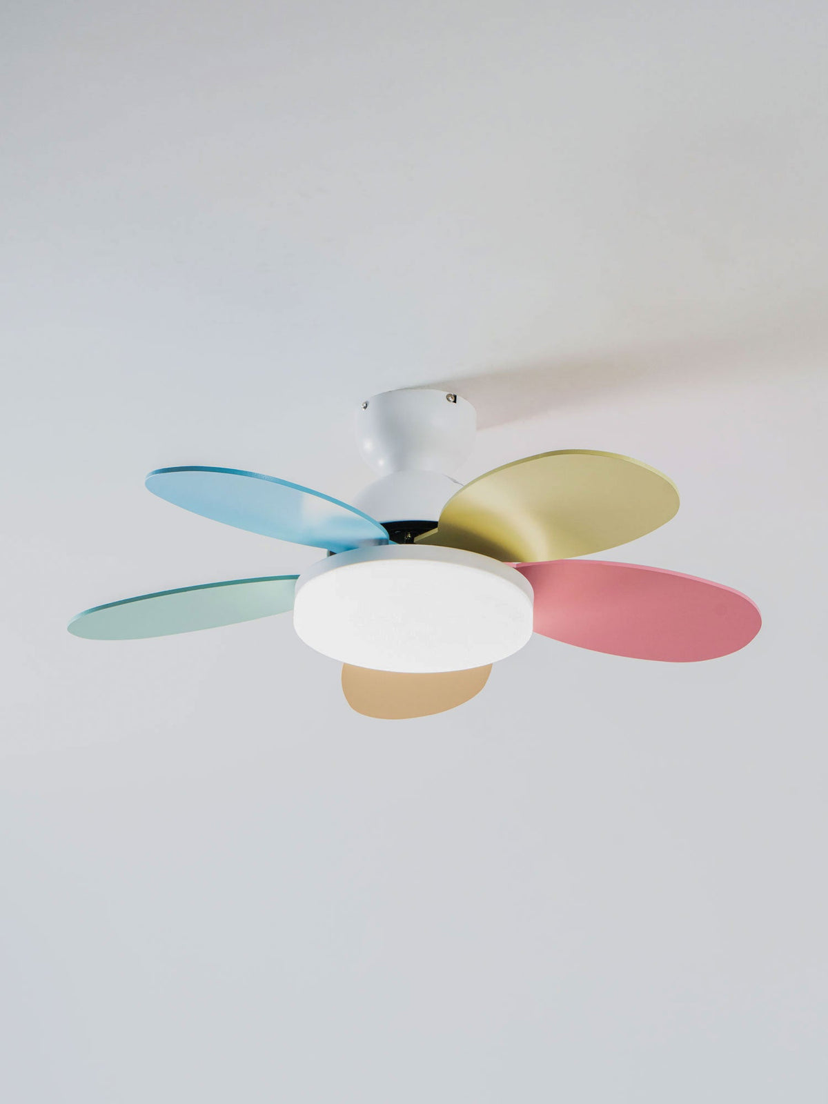 Petal-Shaped Ceiling Fan with LED Light and Remote | Quiet Reversible DC Motor